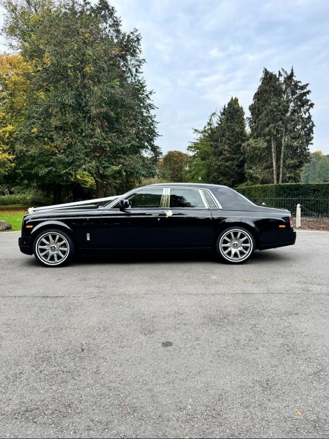Rolls-Royce Phantom dressed with wedding ribbons